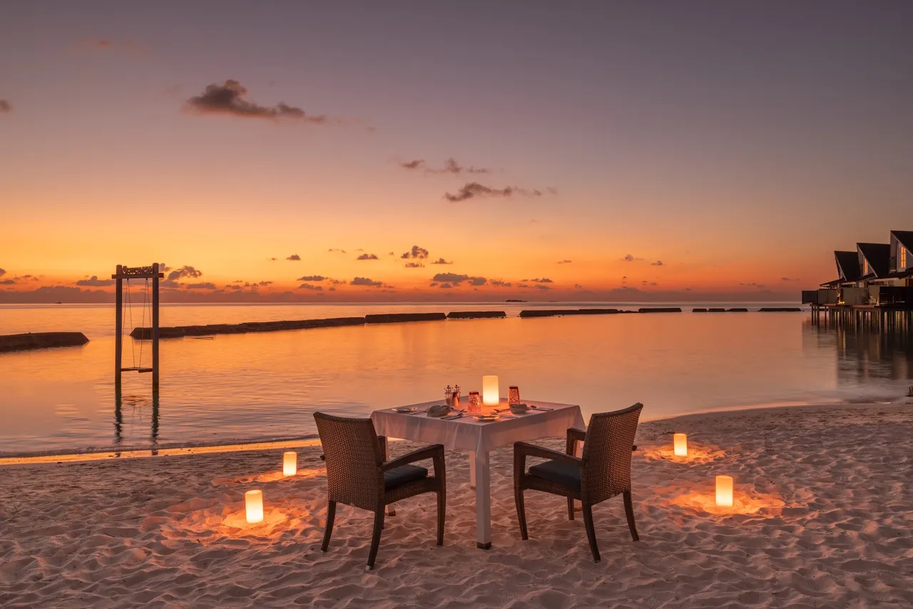 original 13 Ellaidhoo Maldives by Cinnamon (시나몬 엘라이두 몰디브)은 2년 연속 HolidayCheck 골드 어워드 2026을 수상하며 전 세계 여행객들 사이에서 지속적인 인기를 재확인했습니다. 골드 어워드는 2019년 이후 최소 다섯 번 이상 홀리데이체크 어워드를 수상한 숙박시설에만 수여되며, 각 지역 내에서 가장 인기 있는 10개 호텔에만 수여됩니다.